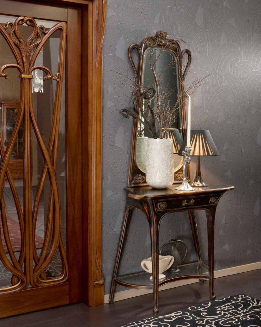 Console and mirror of Liberty, Medea