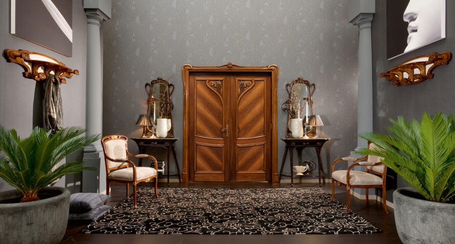 Double doors to Liberty, Medea