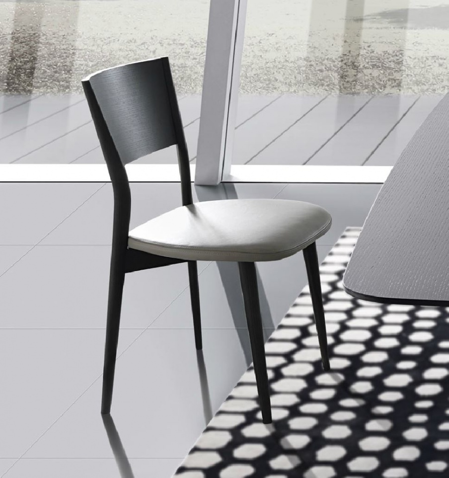 Side chair made of solid ash wood in a black lacquer Bertha, MisuraEmme