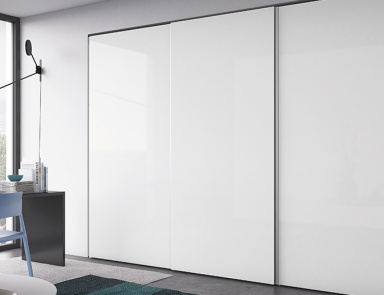 A cupboard made of wood with swinging doors Nastro, Pianca