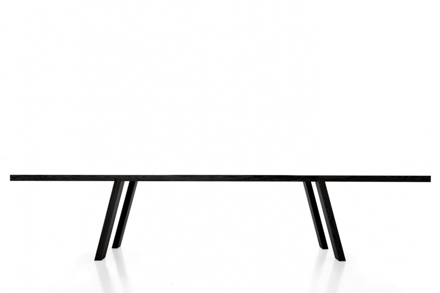 Dining table with inclined legs Minimo, Porro