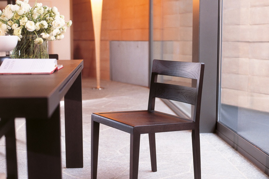 The hard-backed chair, Bryant Bryant sedia con braccioli - Porada