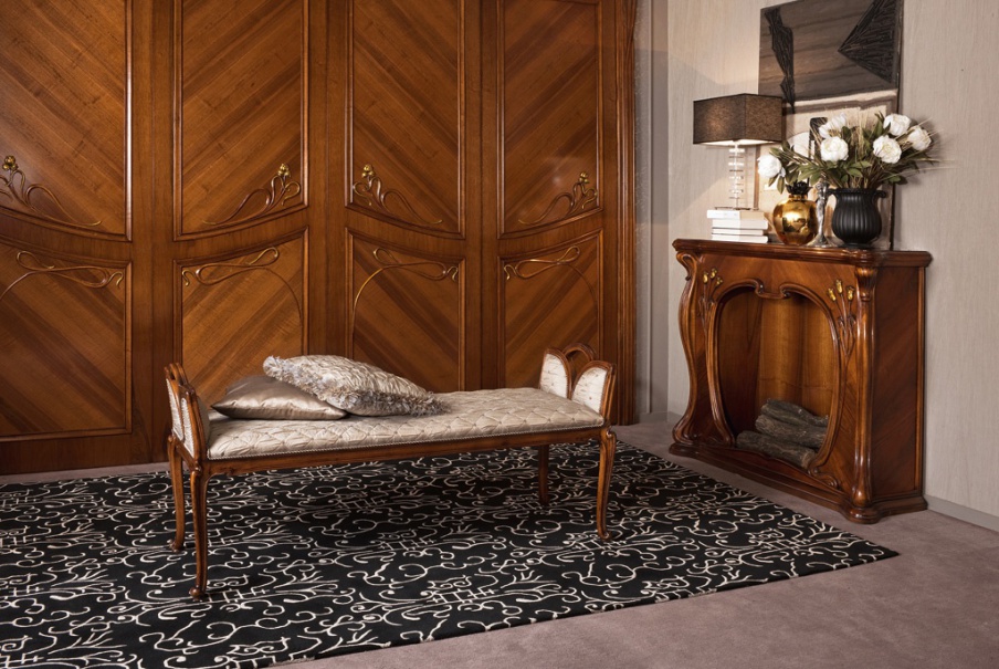 Bench upholstered in Liberty, Medea