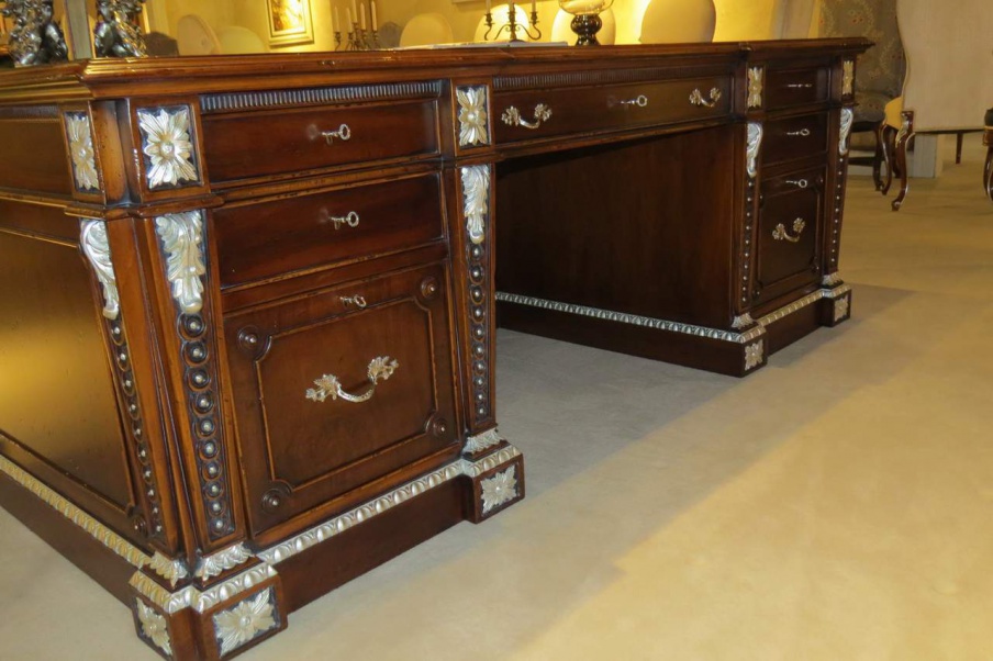 A Desk made of natural wood, Francesco Molon