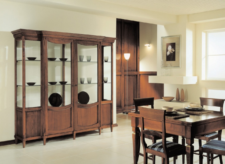 Showcase four-section, Avenanti