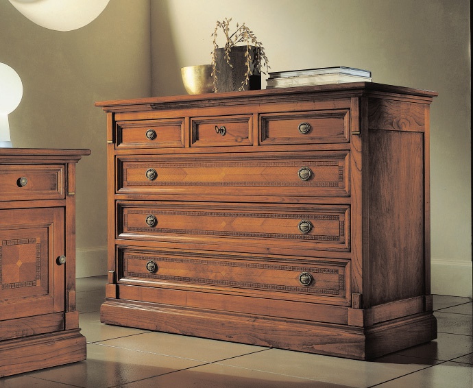 A chest of drawers with wooden frame, Avenanti