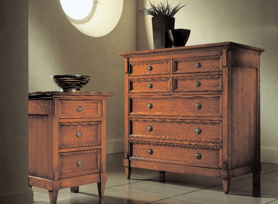 A chest of drawers with wooden frame, Avenanti