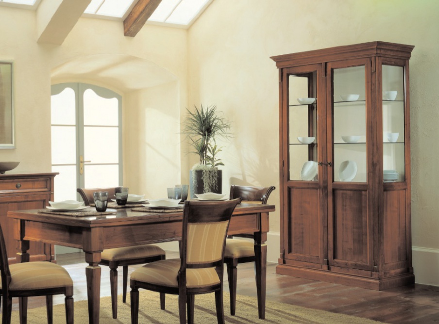 Showcase with wooden frame, Avenanti