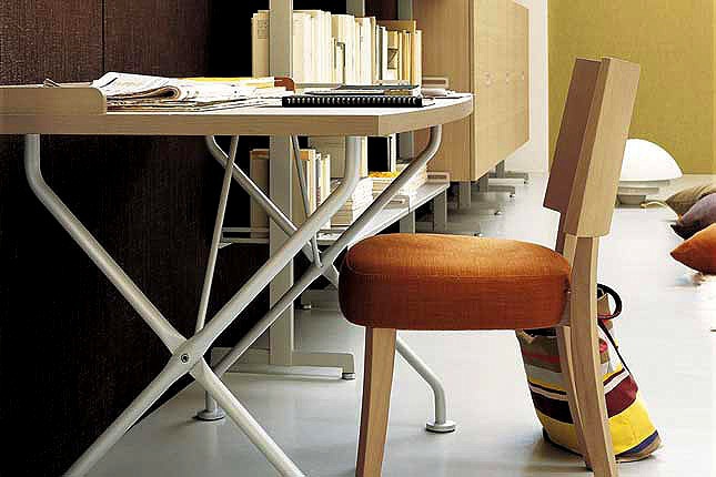 A chair on a frame of solid hardwood, Isotta - features tisettanta furnishings