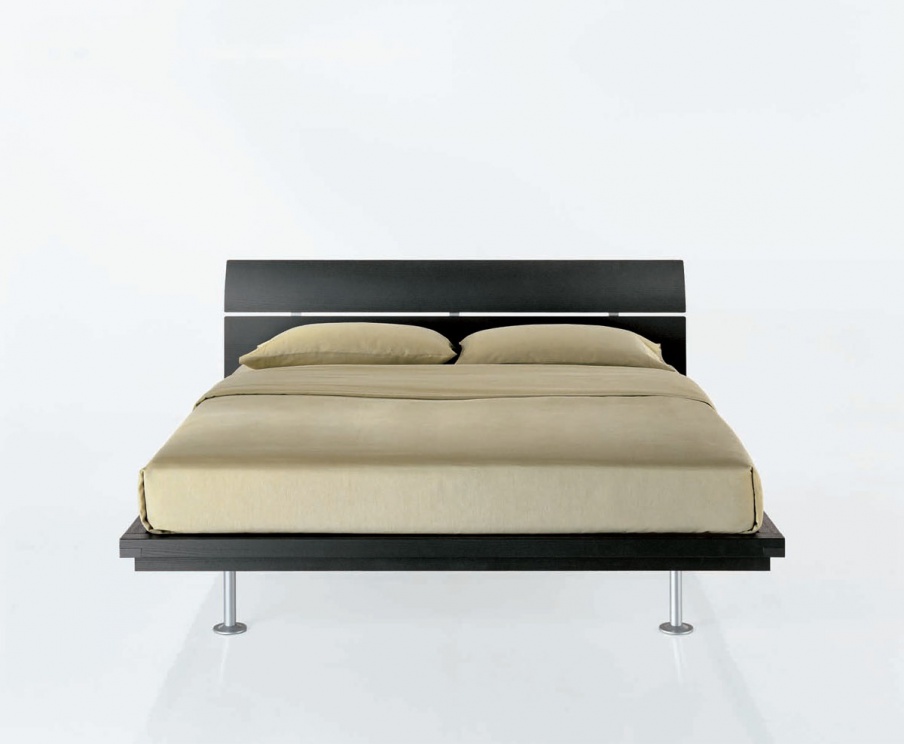 Double bed with metal legs, Karma - features tisettanta furnishings