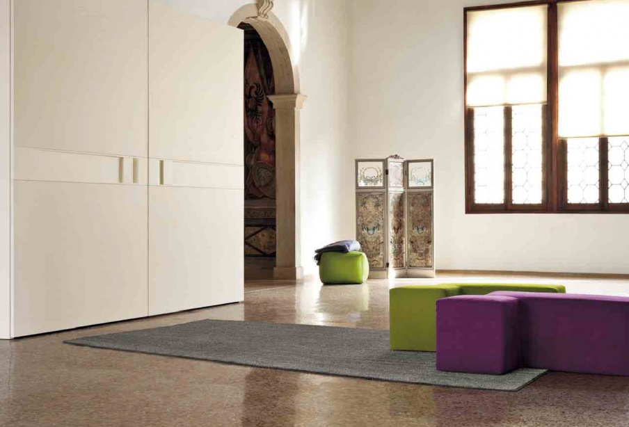 Wardrobe Vogue on the frame of tamburate, Cenedese