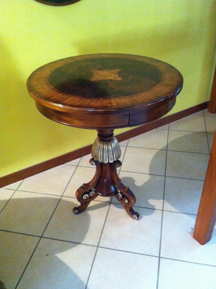 A coffee table, Palmobili