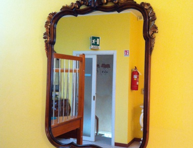 The mirror wall, Palmobili