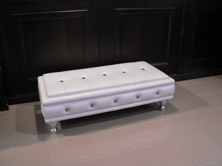 Stool on low legs Nottinghan, Epoque