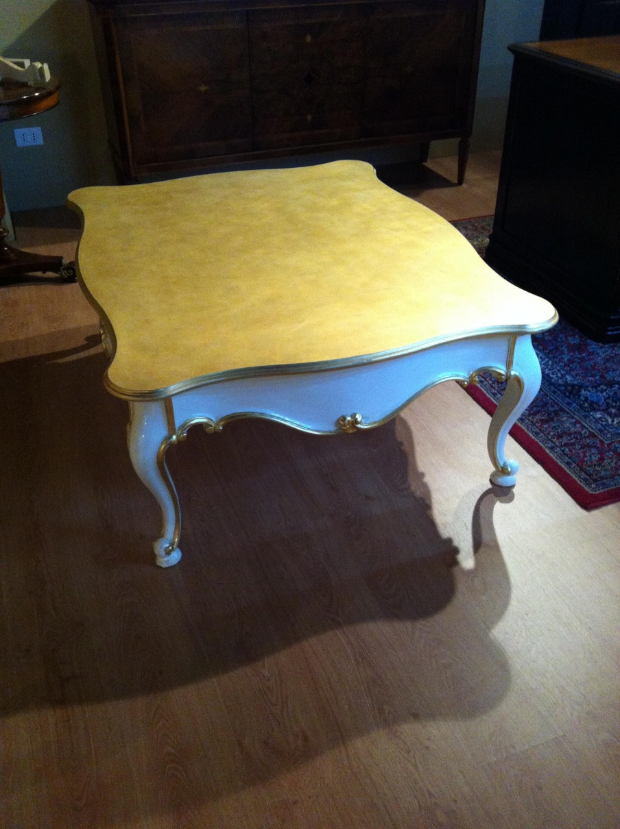 A coffee table, Palmobili