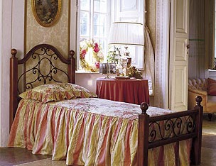 Bed with high headboard - DOLFI