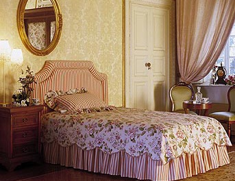 Bed with high headboard - DOLFI