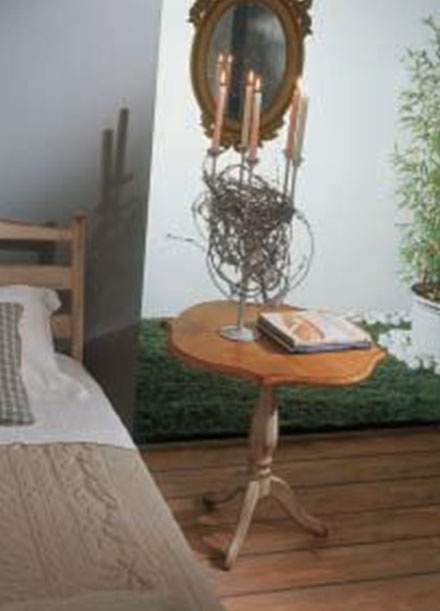 Coffee table on one leg, Salda