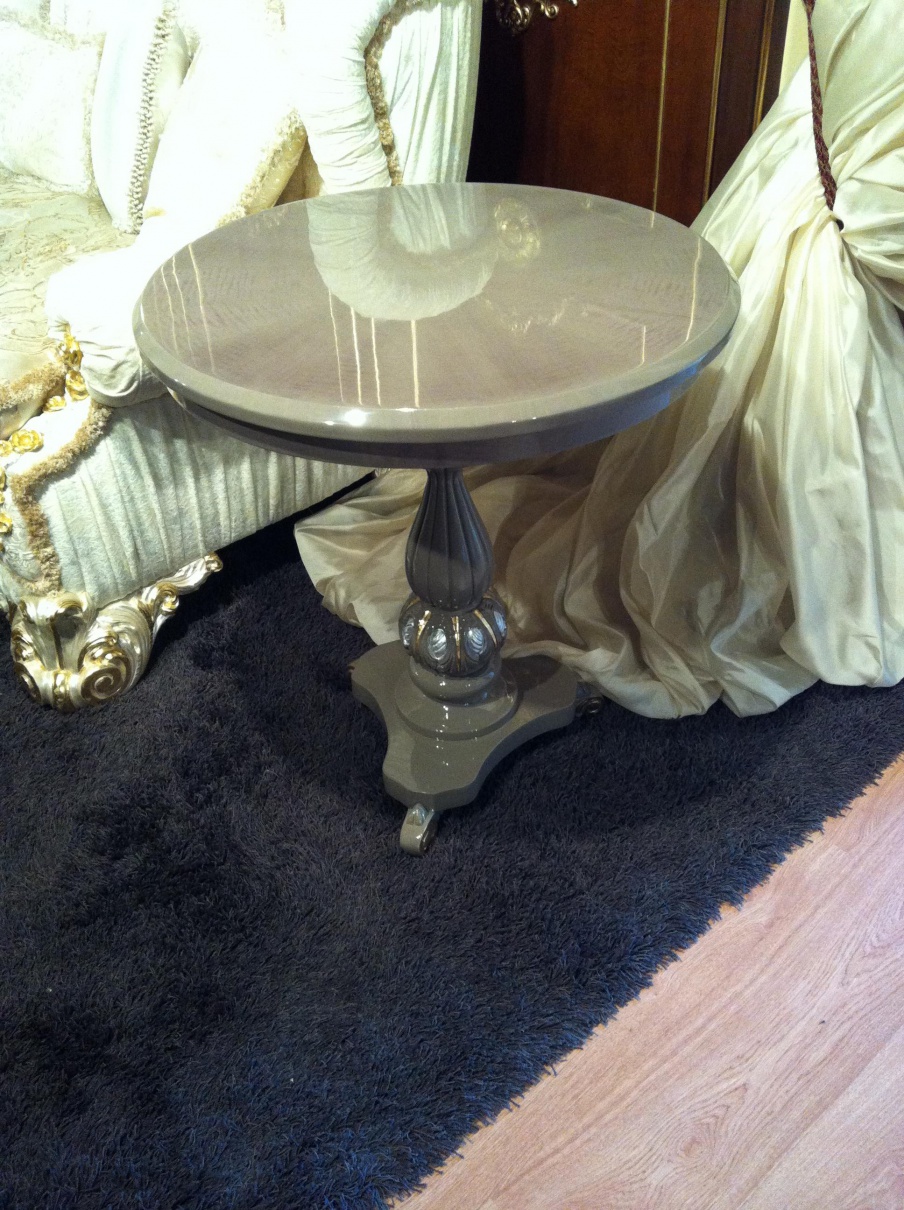 A coffee table, Palmobili