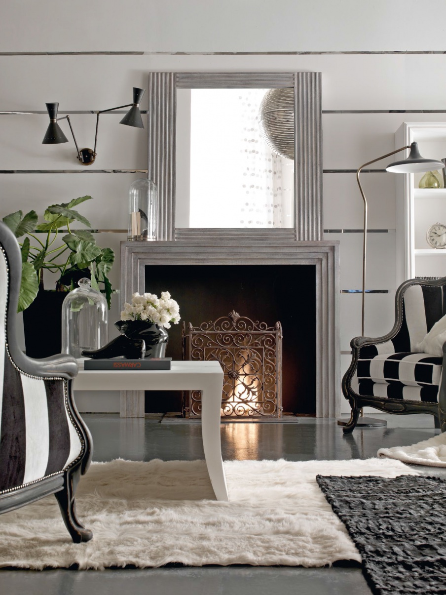 The mirror is square, Spini