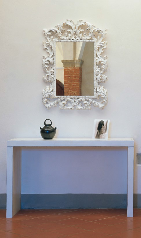 The mirror in a wide carved frame, Spini