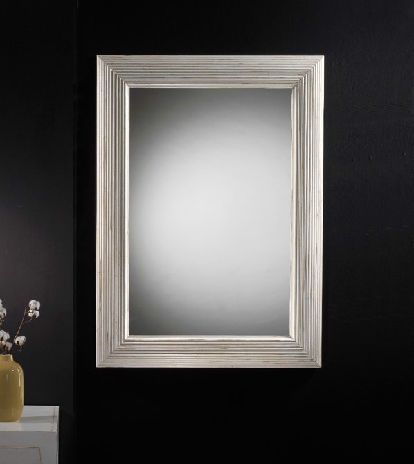 The mirror wall, Spini