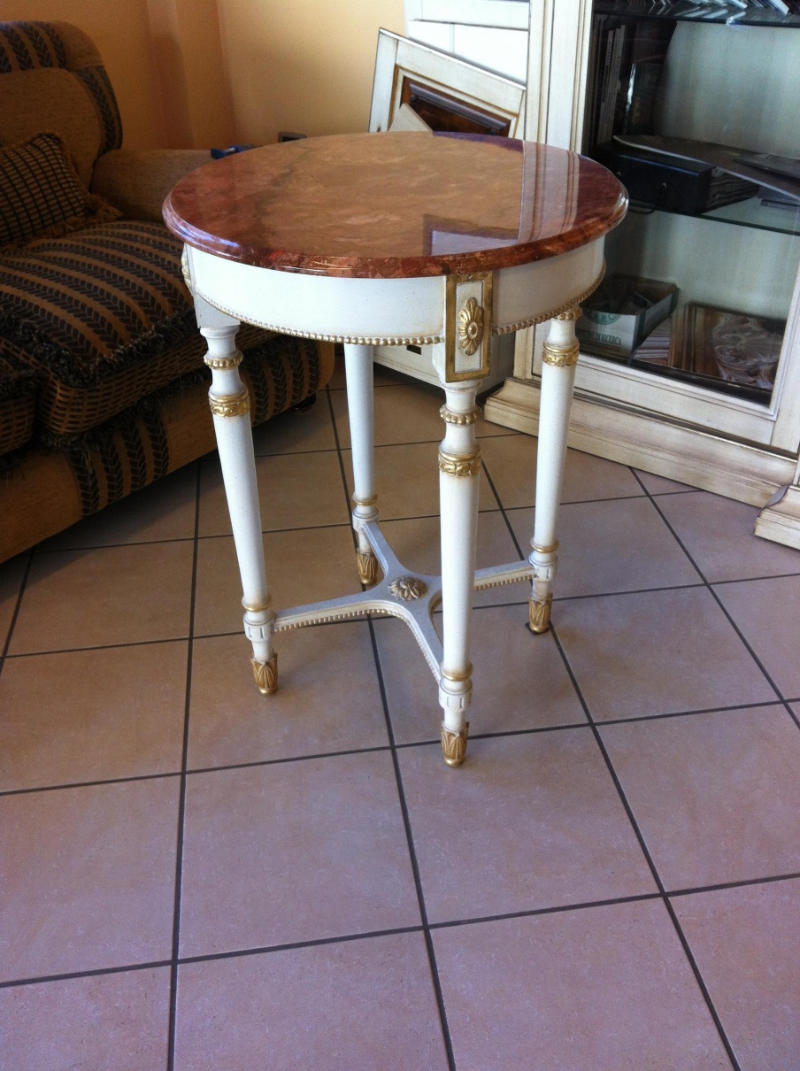 A coffee table, Palmobili