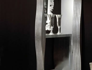 Mirror in frame with asymmetric pattern, the Spini