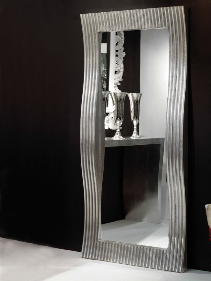 Mirror in frame with asymmetric pattern, the Spini