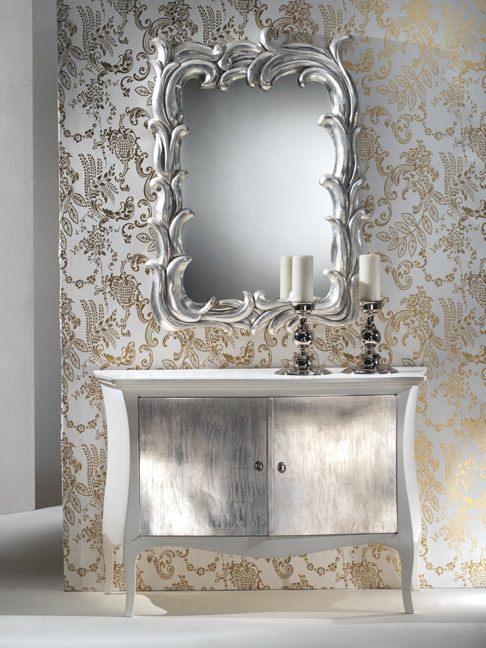 A mirror in a carved frame on the frame, Spini