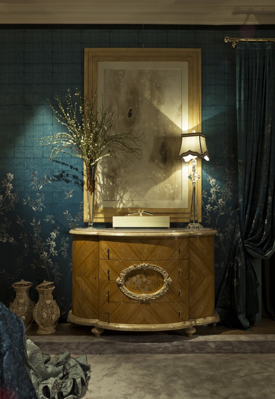 Dresser made of wood with gilded carvings, Provasi