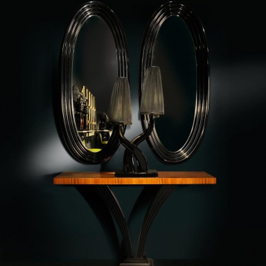 The Ovale Mirror
