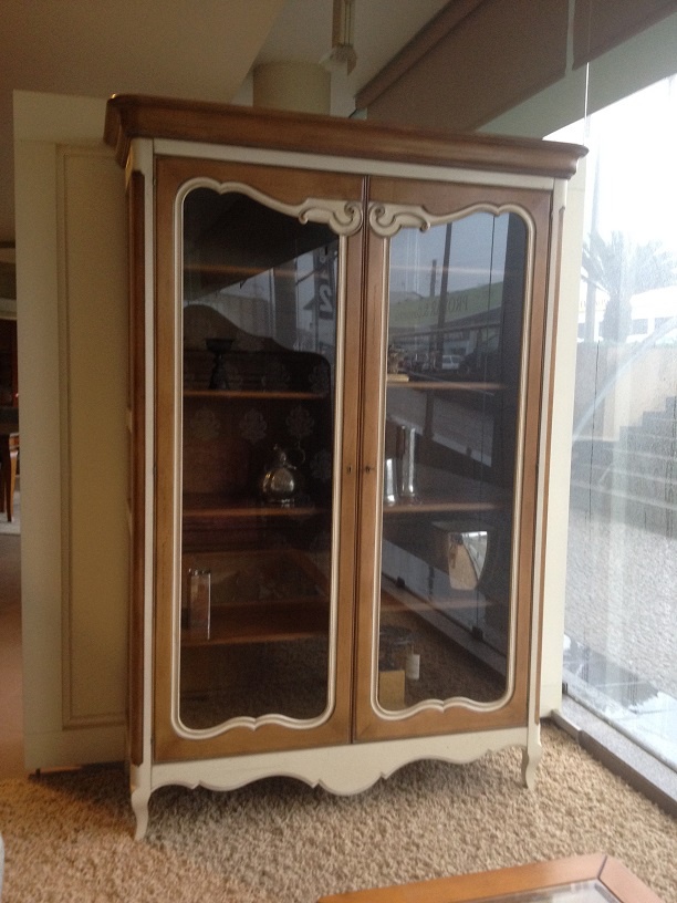 Showcase on figured legs, AM Classic