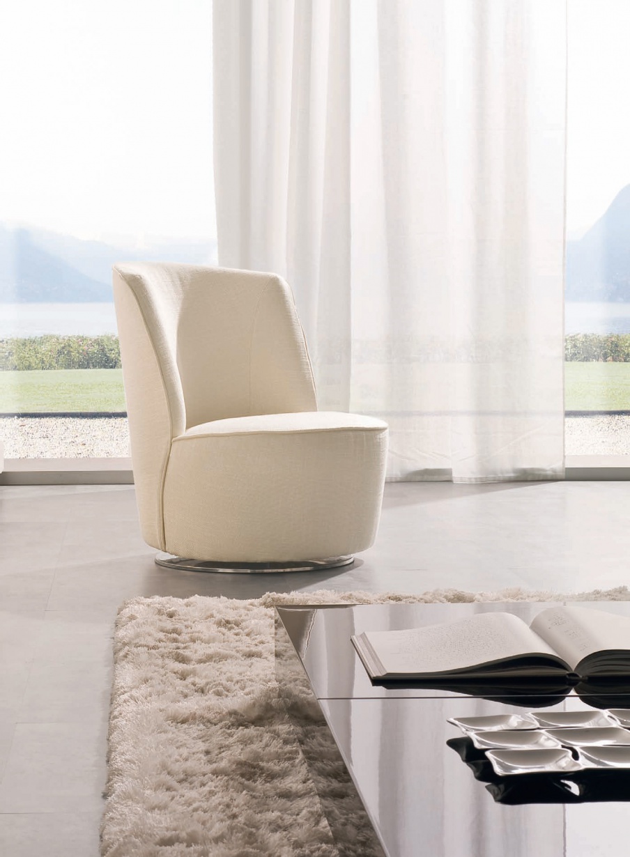 The chair on a rotating basis, Cocoon, CTS Salotti