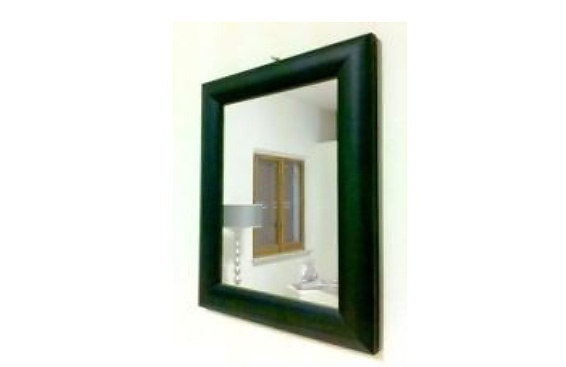 The mirror in the frame, Avenanti