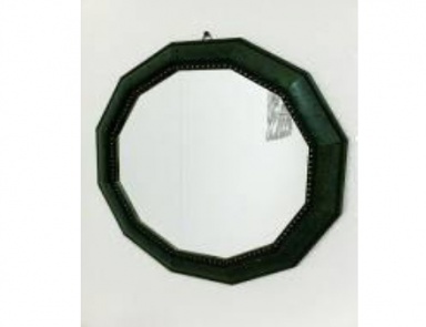 The mirror in the frame, Avenanti