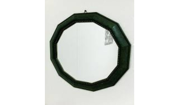 The mirror in the frame, Avenanti