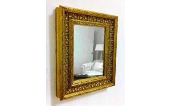 The mirror in the frame, Avenanti