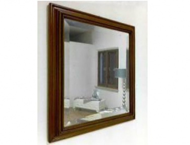 The mirror in the frame, Avenanti