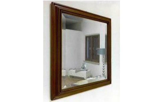 The mirror in the frame, Avenanti