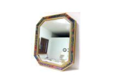 The mirror in the frame, Avenanti