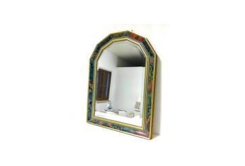 The mirror in the frame, Avenanti