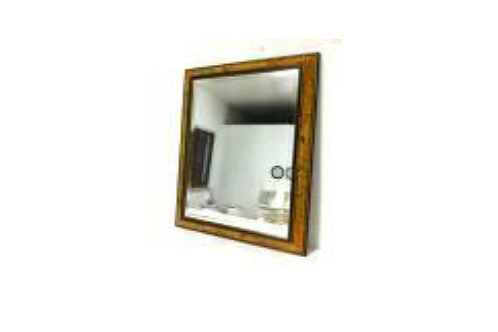 The mirror in the frame, Avenanti