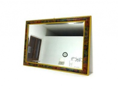 The mirror in the frame, Avenanti