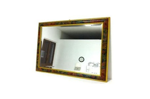 The mirror in the frame, Avenanti