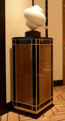 Collon for flowers or figurines