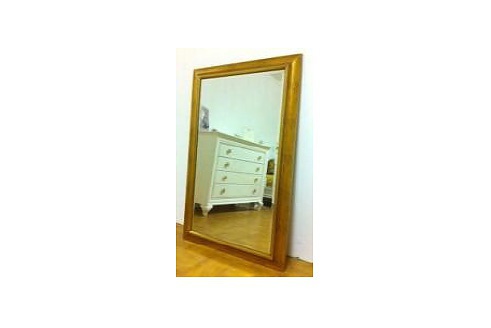 The mirror in the frame, Avenanti