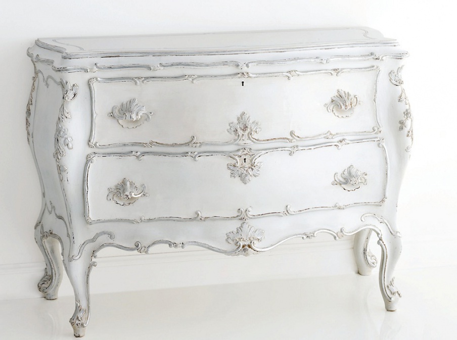 A chest of drawers made of solid wood, Chelini