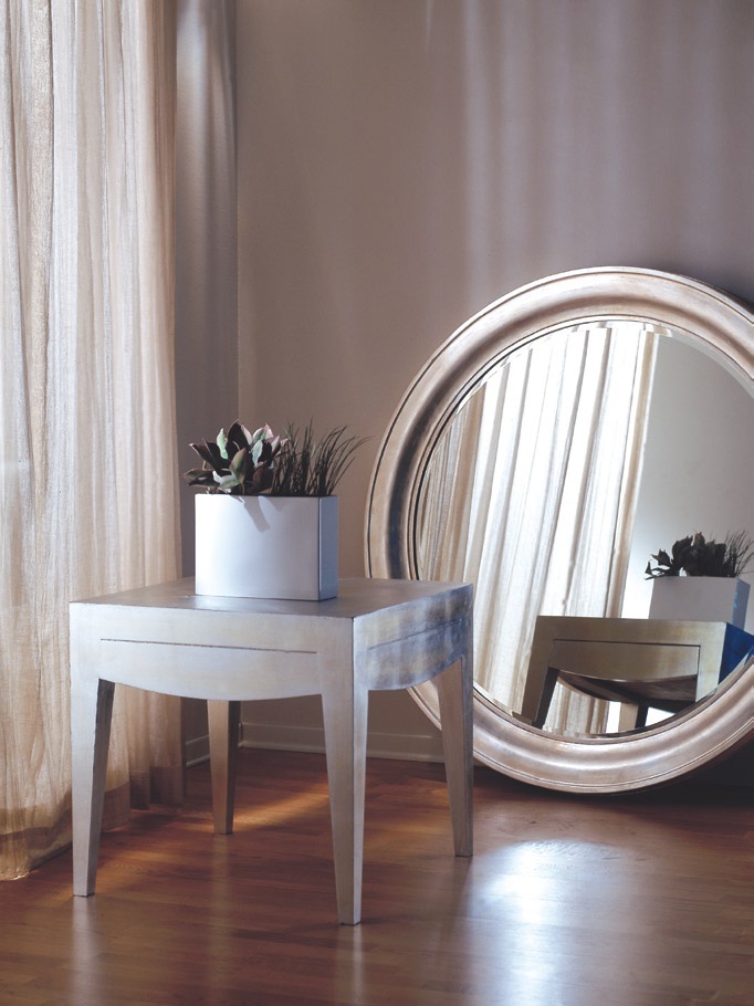 A coffee table, Spini