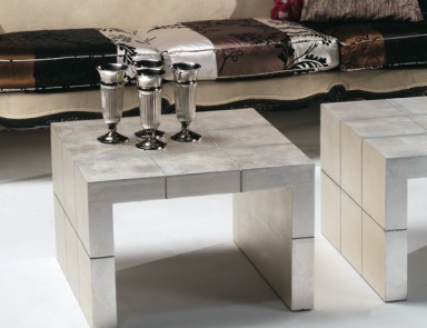 A coffee table, Spini